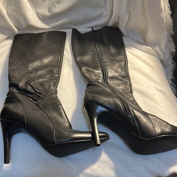 Nine West under the knee high heel boots - Picture 3 of 3